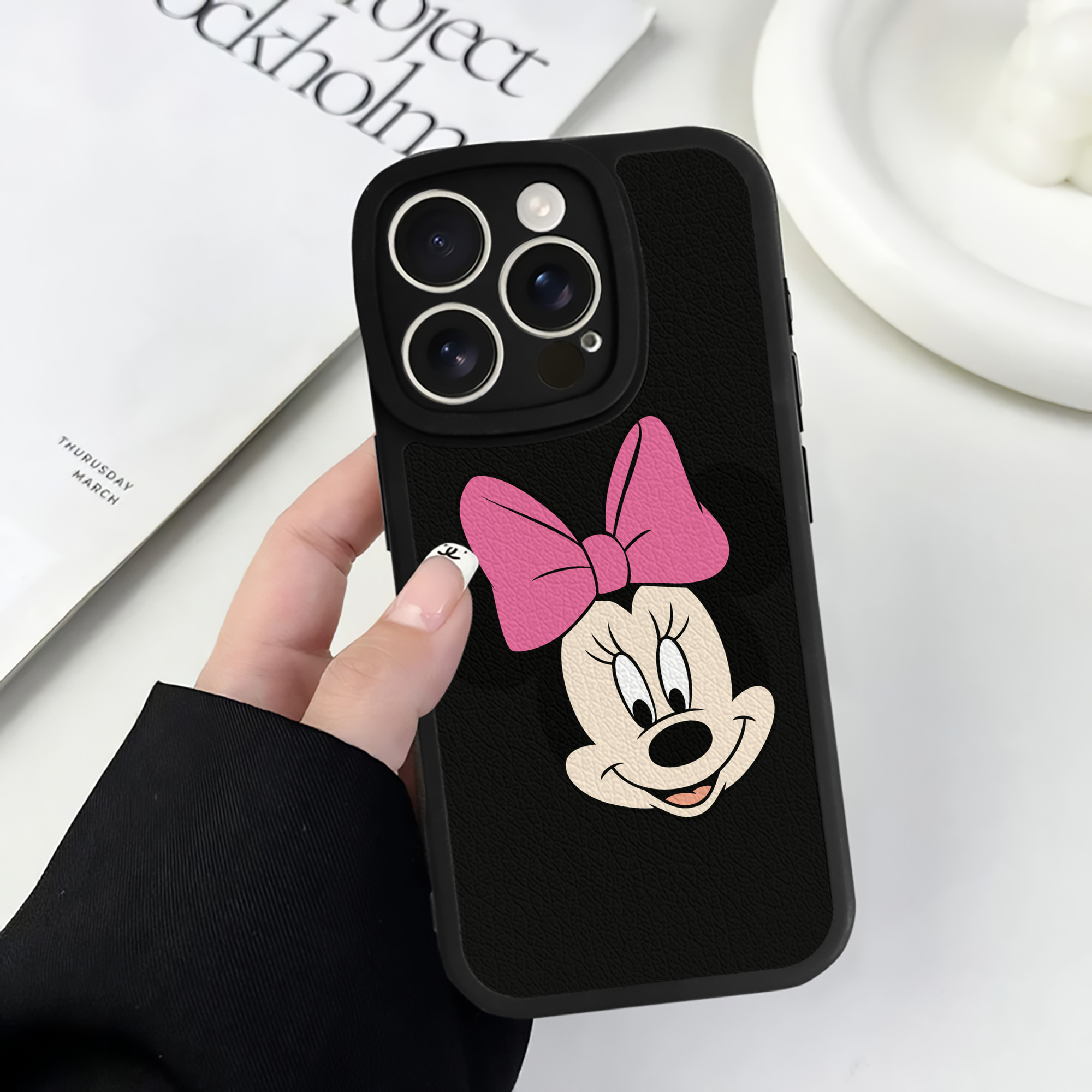 （画像用） ミッキーマウス Mickey Mouse 【iPhone 16シリーズ対応】シリコンスマホケース（レザー調） 材質：シリコン